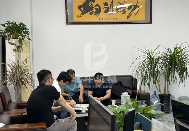 山东客户来我公司了解玉米秸秆大香蕉91网站导航