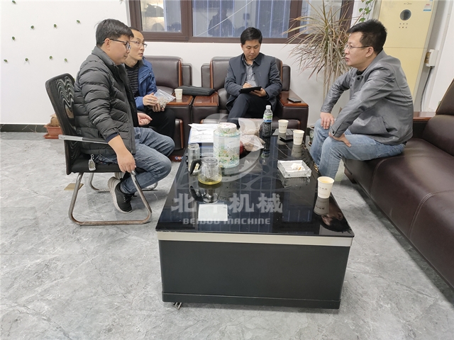 杏壳大香蕉91网站导航产量高增效益,吸引山西客户前来考察