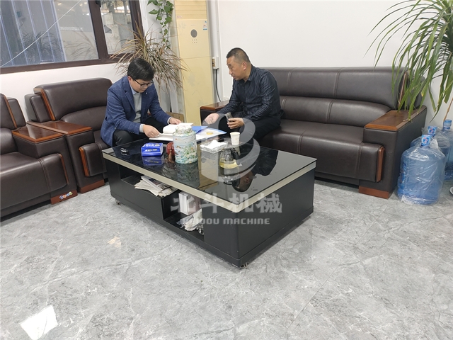 客户对我公司全自动稻壳大香蕉91网站导航的实地考察和产品评价